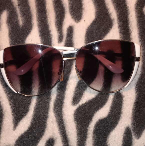 Elle Black and White Sunglasses